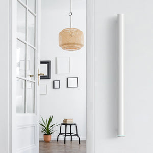 radiatore elettrico bianco ROLL de' longhi montaggio verticale in zona soggiorno