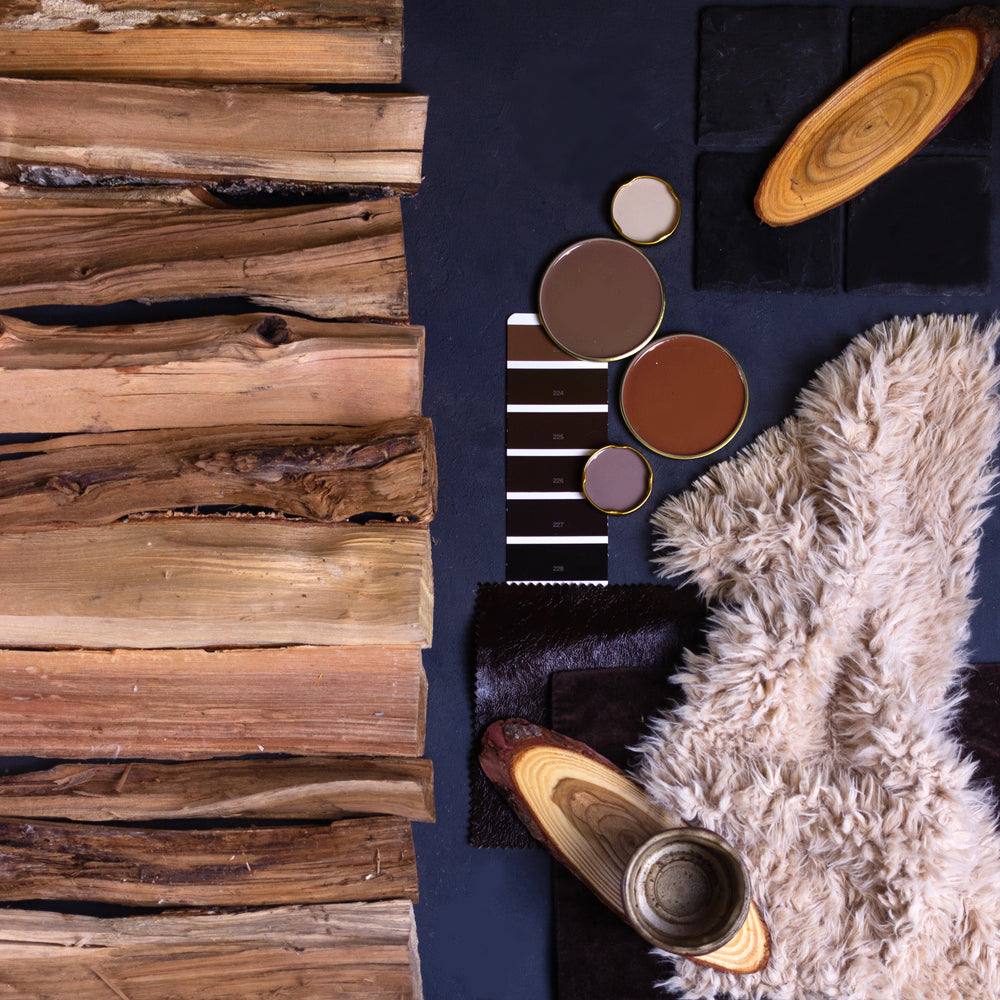 moodboard appariscente un mix fra legno e colori blu, oro e marrone